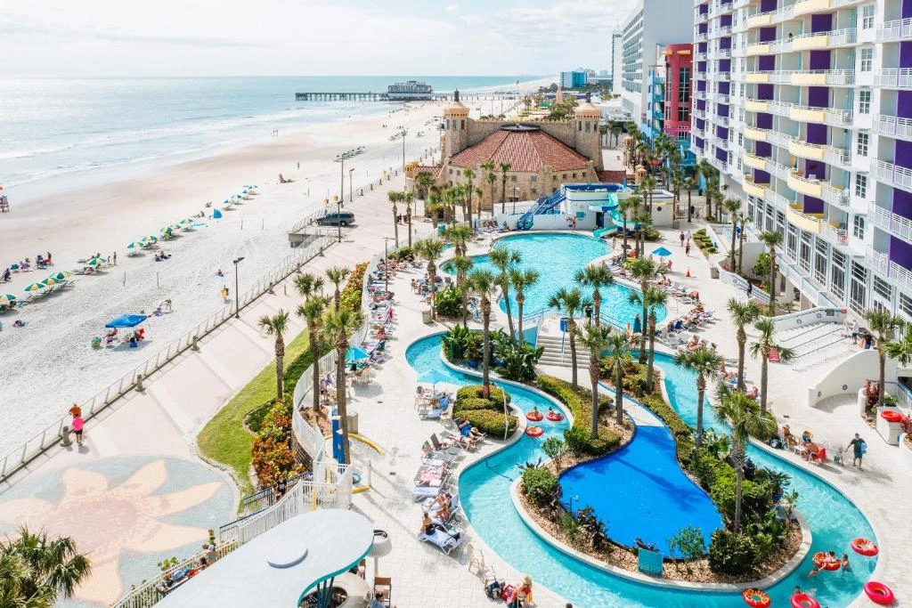 Family Resorts In Florida With A Water Park on Beach.