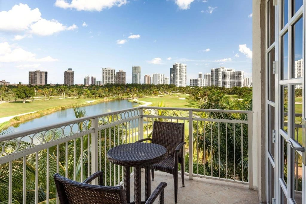 Family Resorts In Florida With A Water Park on Beach.
