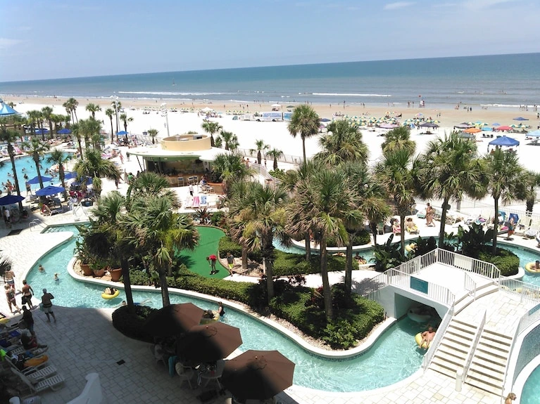 Family Resorts In Florida With A Water Park on Beach.