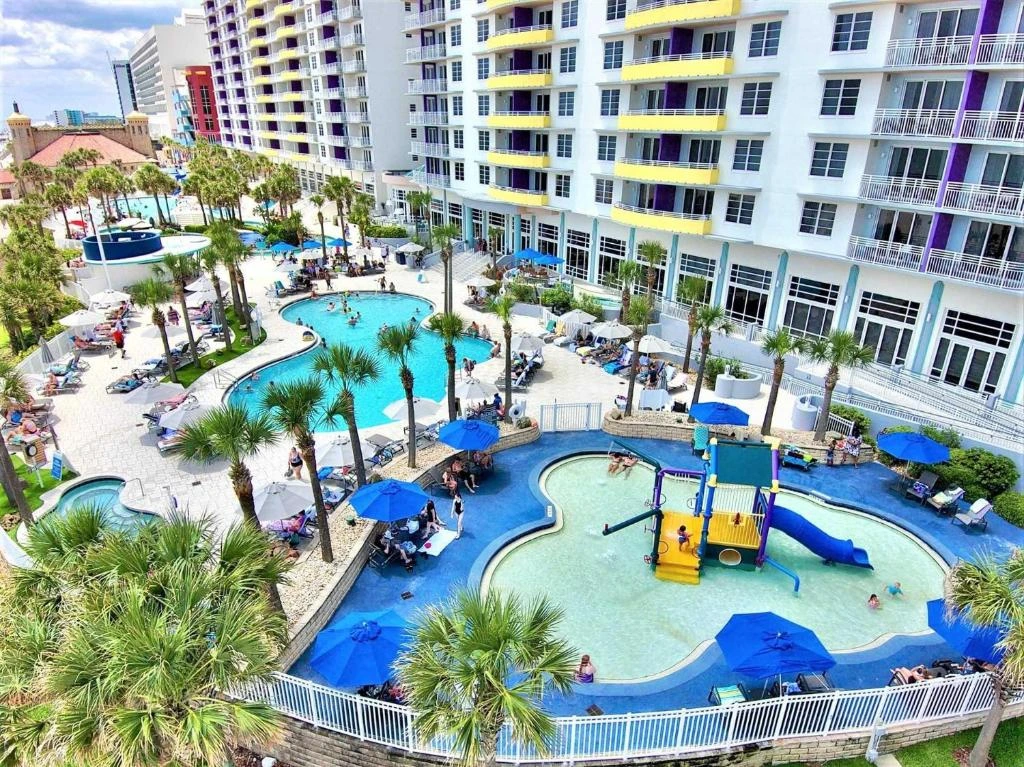 Family Resorts In Florida With A Water Park on Beach.