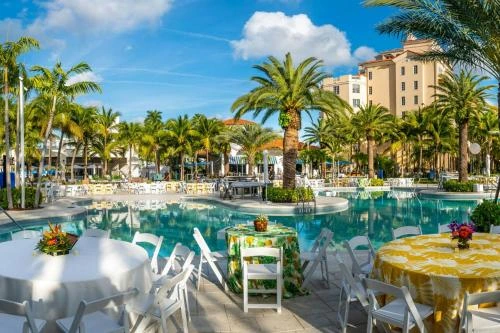 Family Resorts In Florida With A Water Park on Beach.