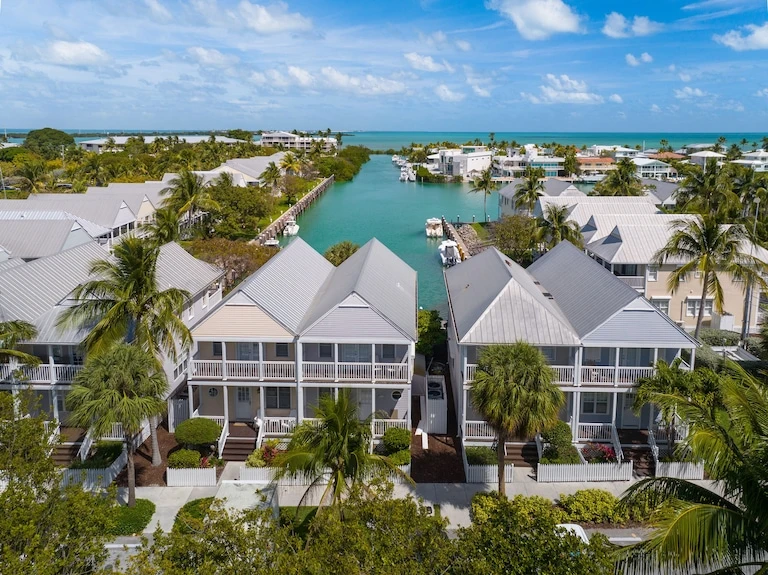 Family Resorts In Florida With A Water Park on Beach.
