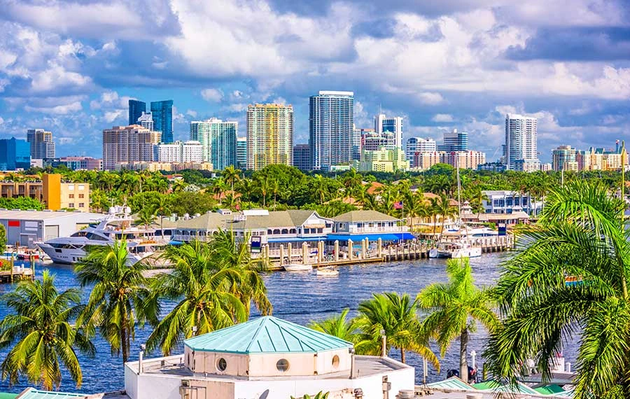 warm places to visit in January in USA