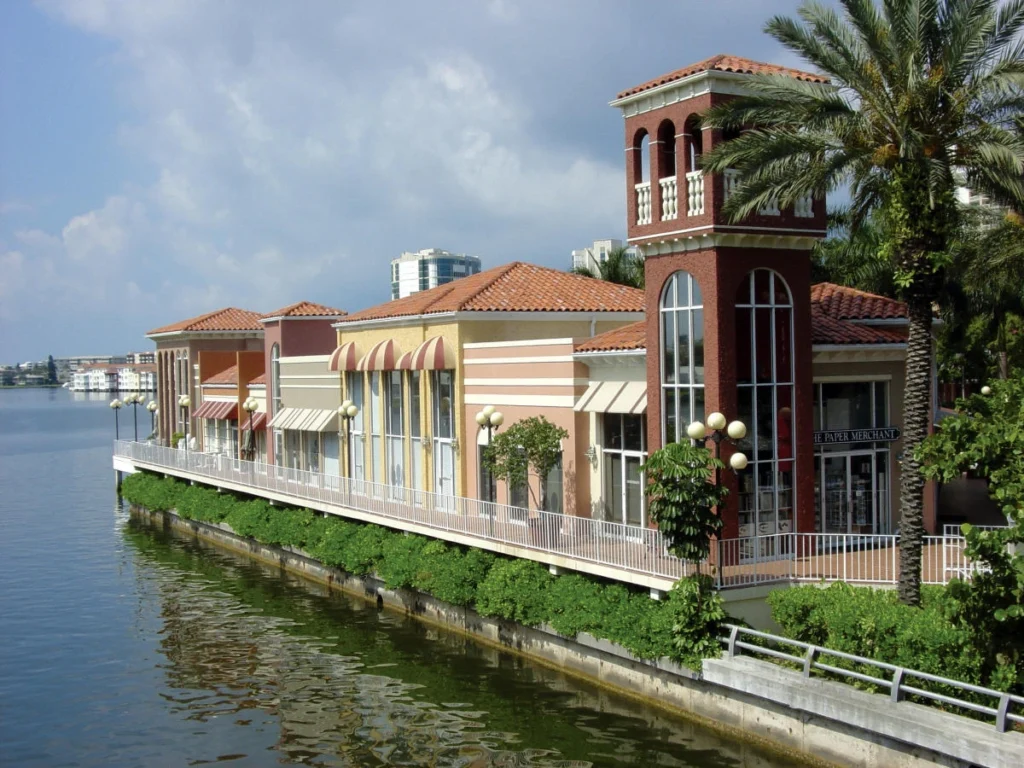 warm places to visit in January in USA