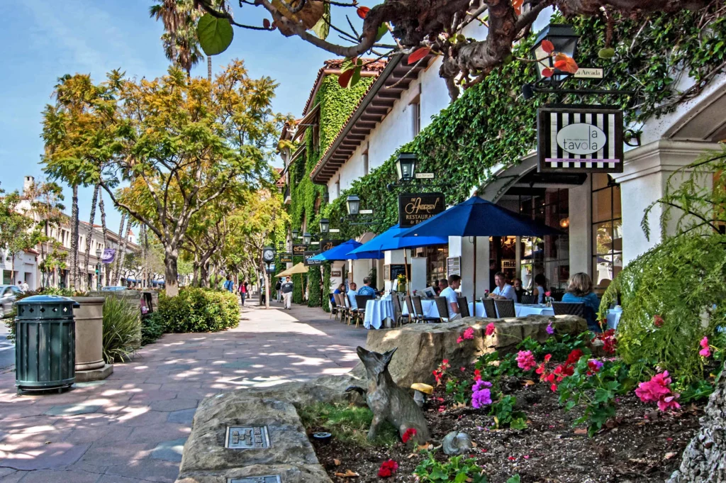 warm places to visit in January in USA